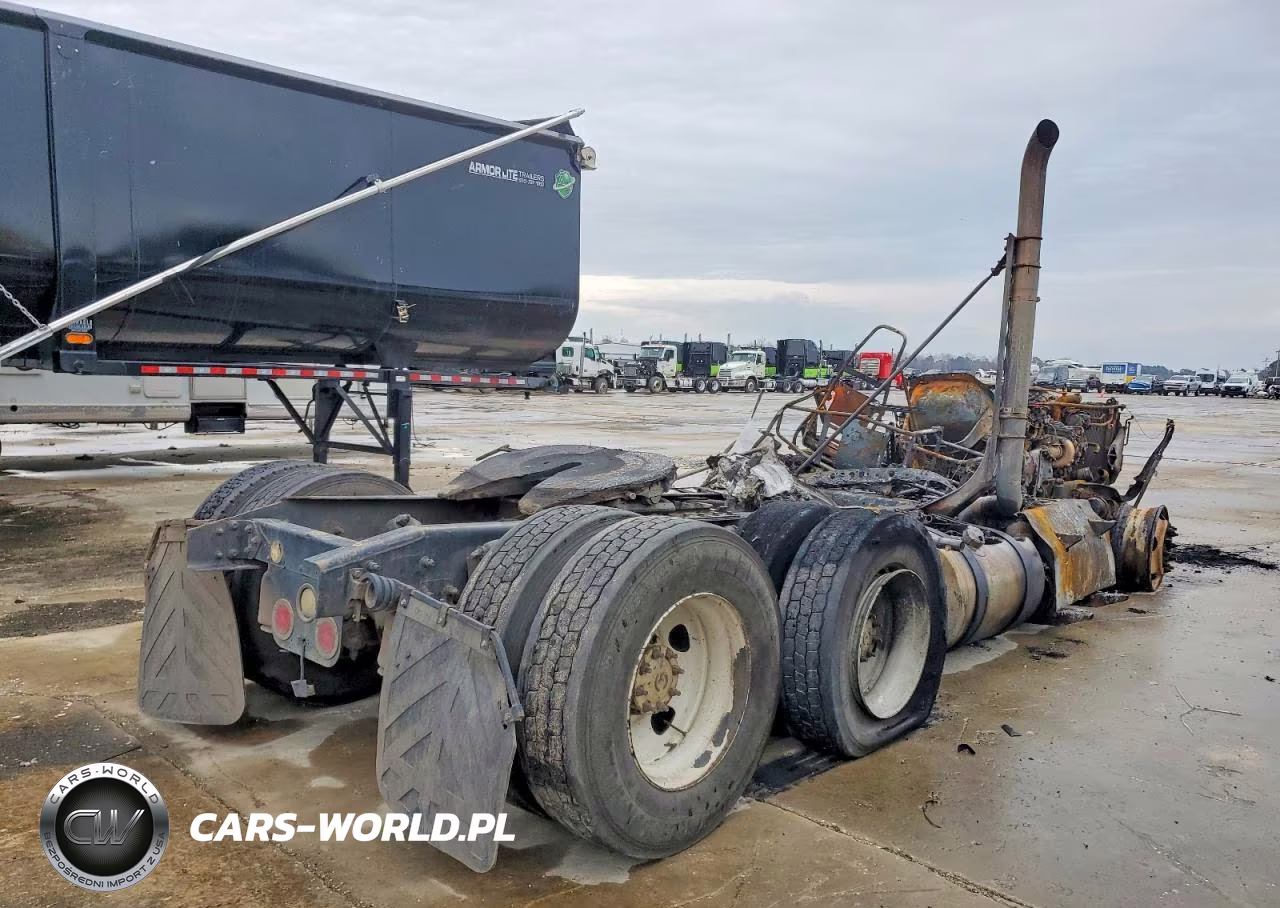 2013 Freightliner Cascadia 125 Semi Truck VIN:1FUJGEBG0DLFB8127 - 4