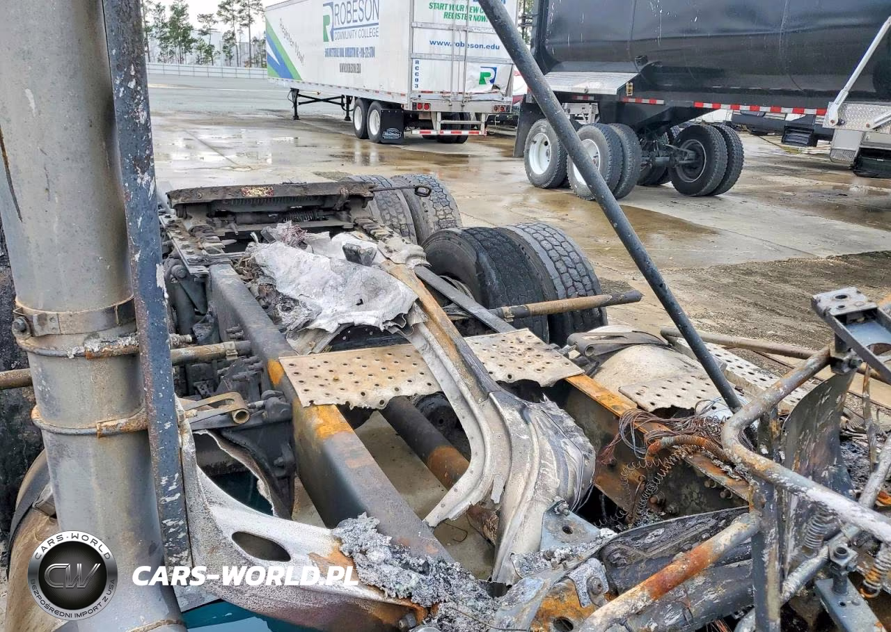 2013 Freightliner Cascadia 125 Semi Truck VIN:1FUJGEBG0DLFB8127 - 6