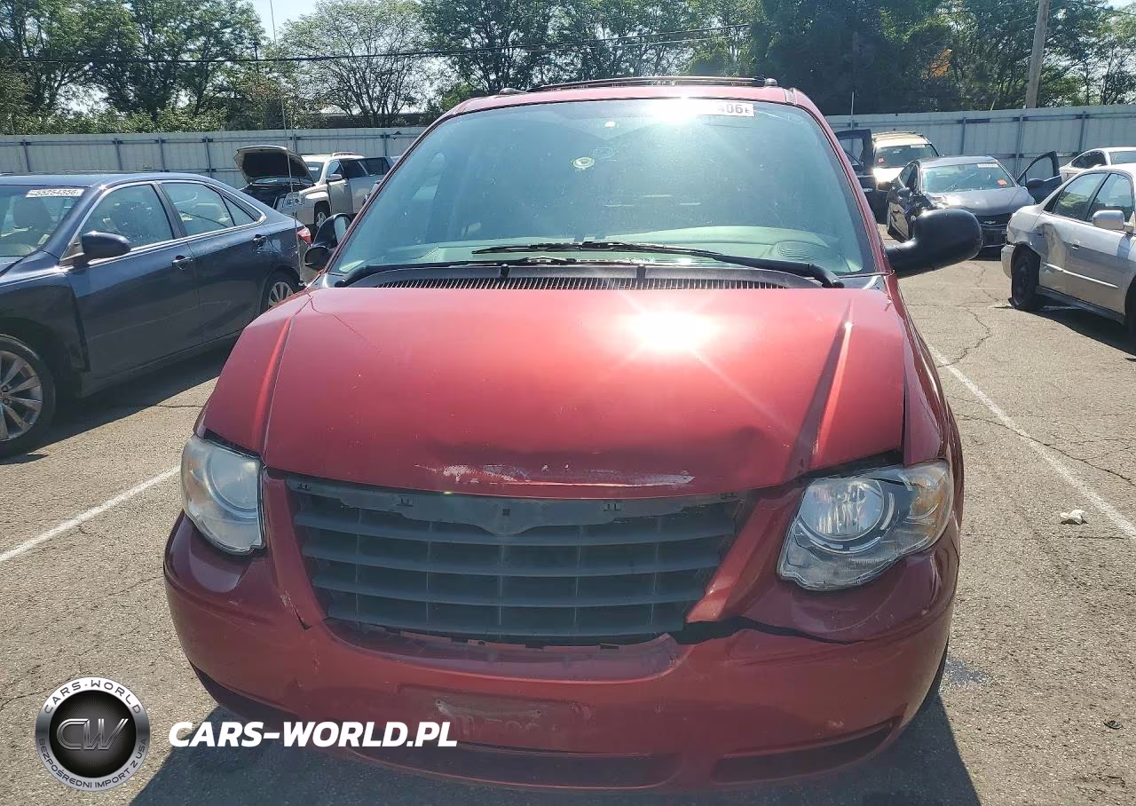 2005 Chrysler Town & Country Touring VIN:2C4GP54L05R466410 - 5