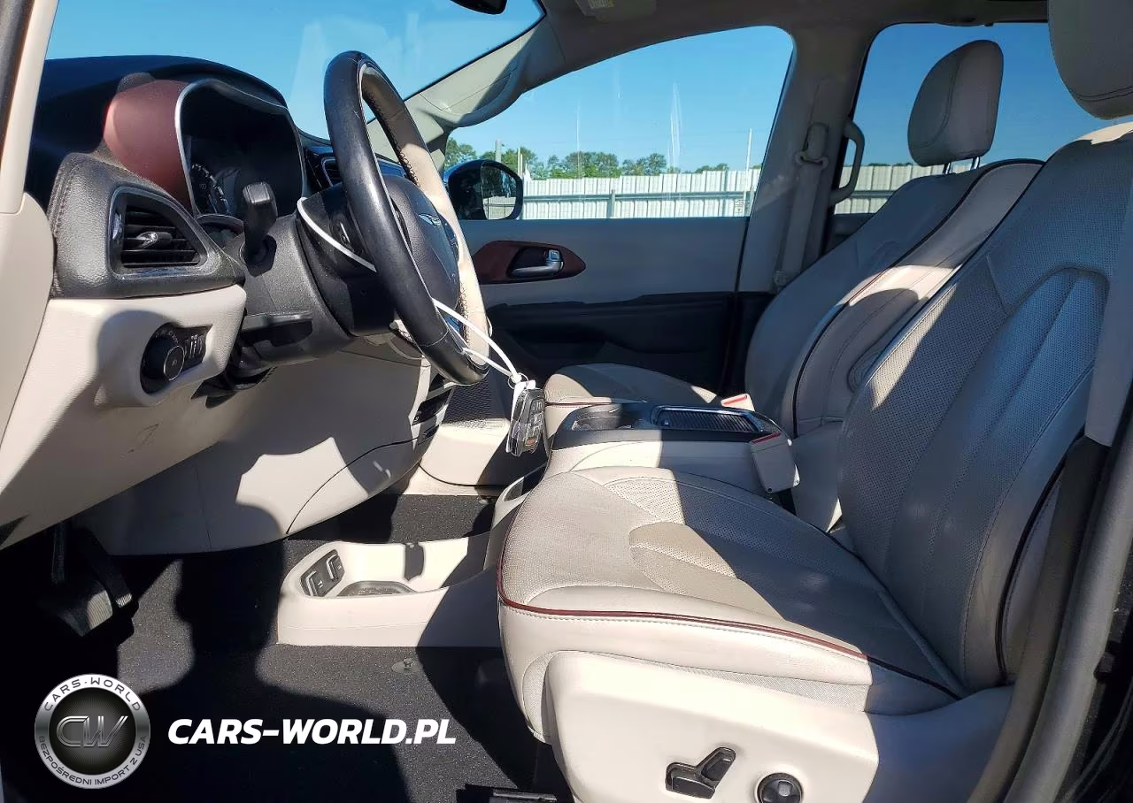 2019 Chrysler Pacifica Limited VIN:2C4RC1GG4KR523229 - 7