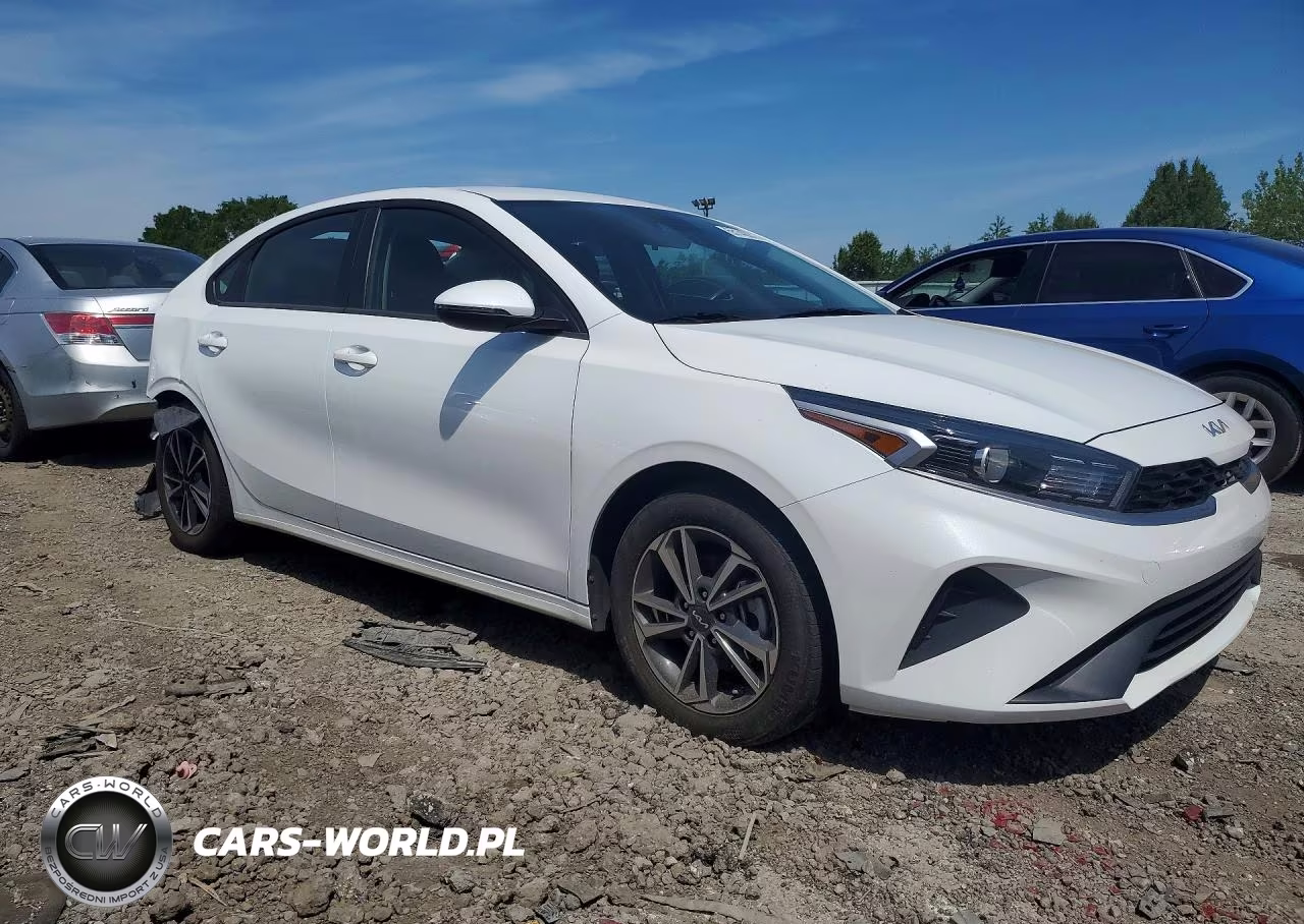 2024 Kia Forte Lxs VIN:3KPF24AD3RE738361 - 4