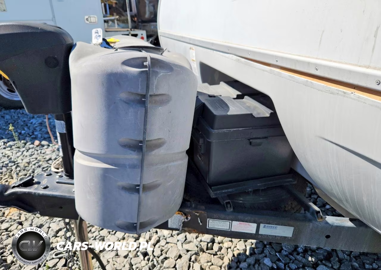 2016 Lance Camper VIN:56YTT1826GL318097 - 8