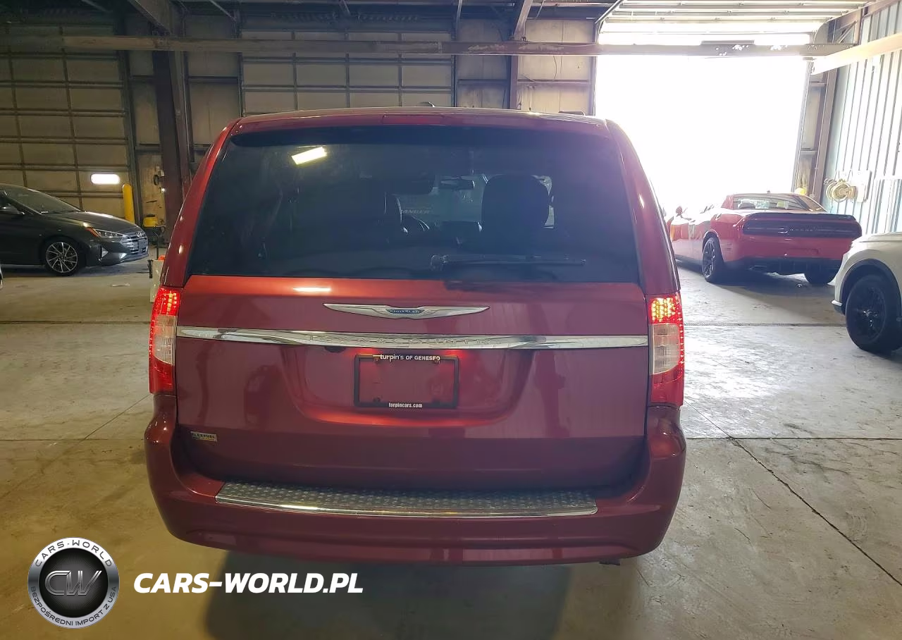 2016 Chrysler Town & Country Touring VIN:2C4RC1BG7GR245926 - 6