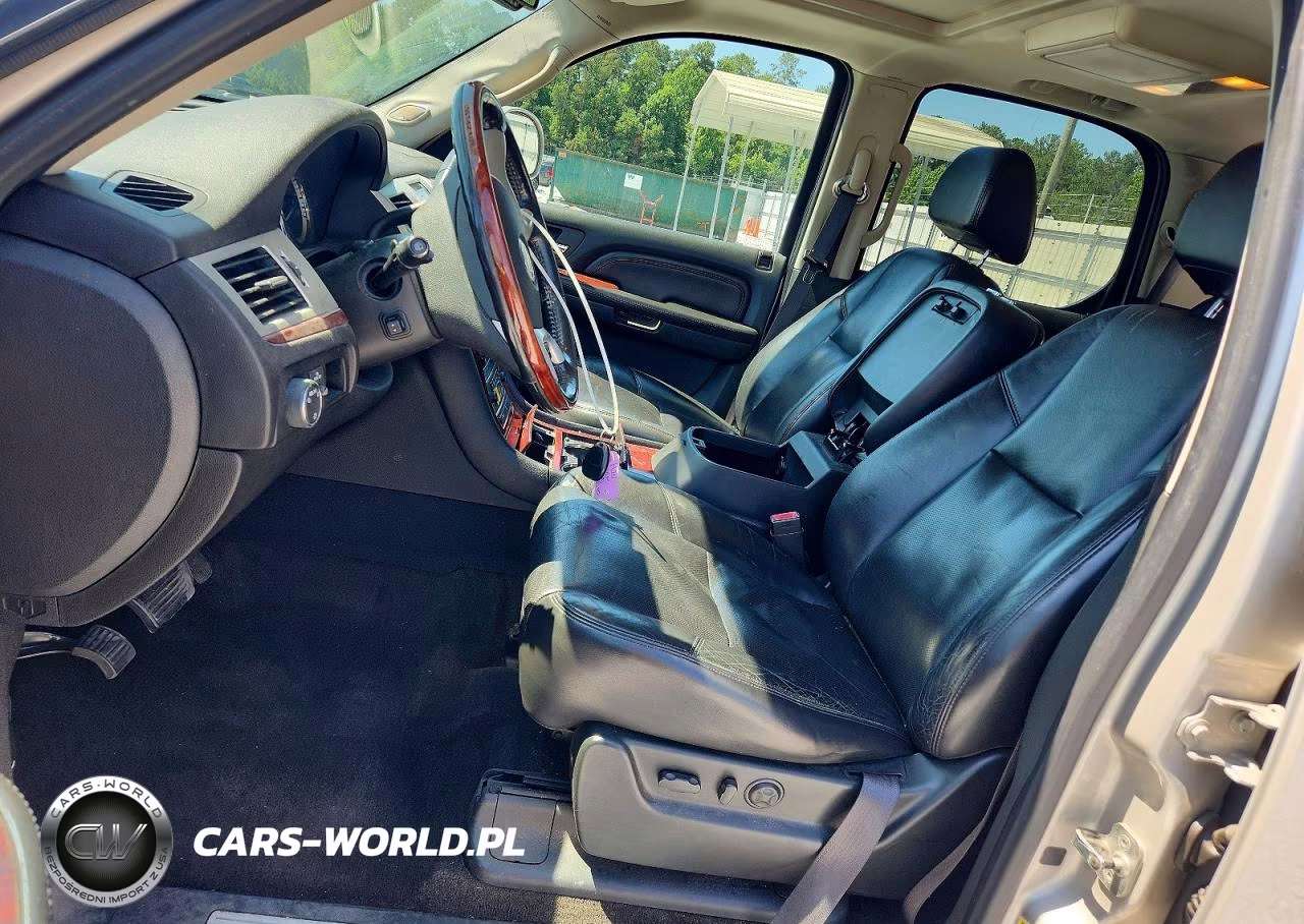 2009 Cadillac Escalade Luxury VIN:1GYFC232X9R114309 - 7