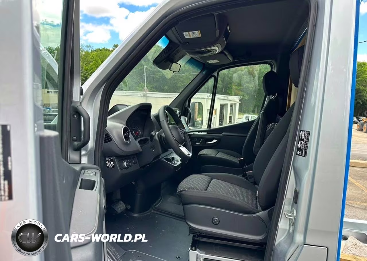 2025 Mercedes-Benz Sprinter 4500 VIN:W1X9N33Y1SN355924 - 8