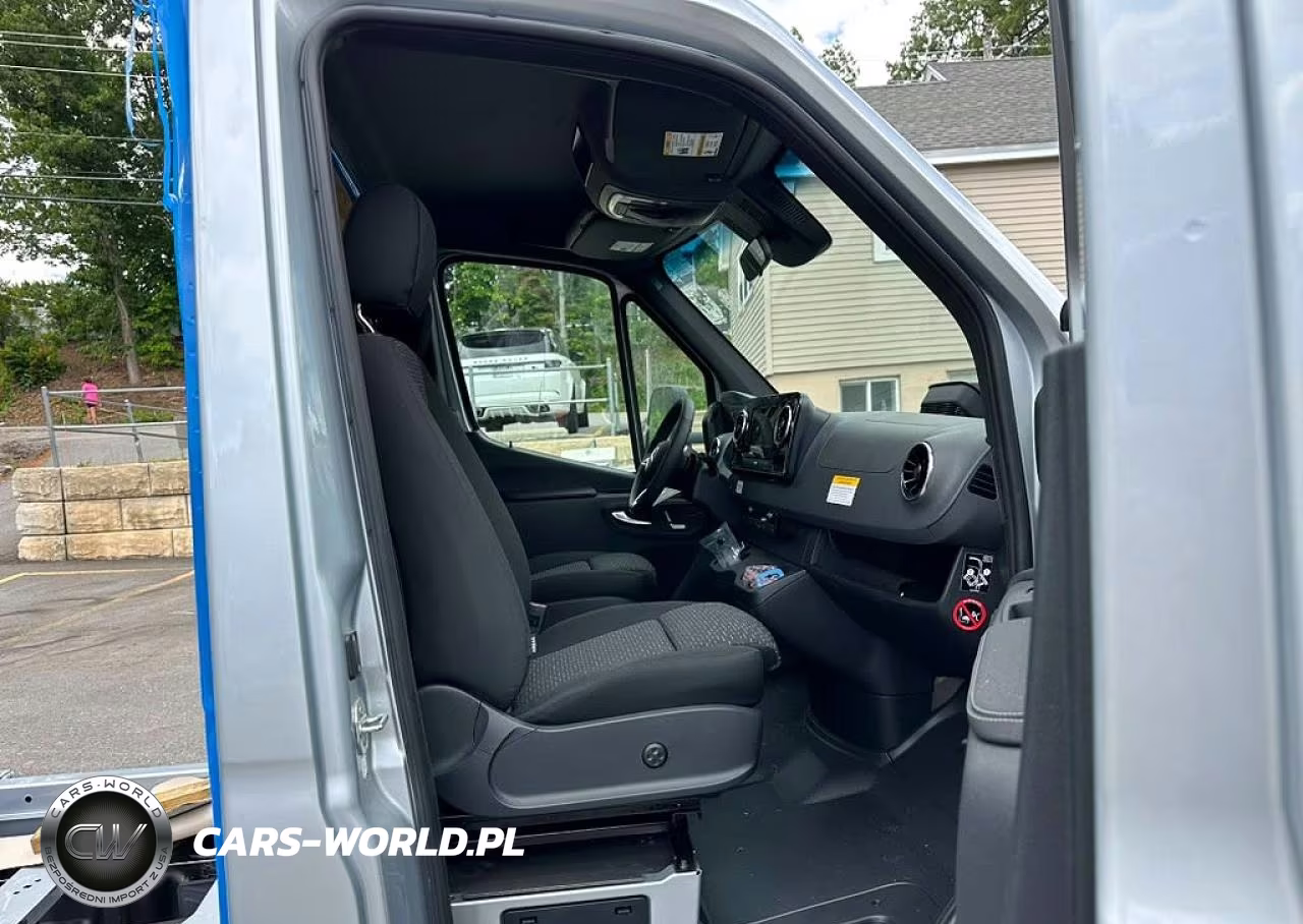 2025 Mercedes-Benz Sprinter 4500 VIN:W1X9N33Y1SN355924 - 9