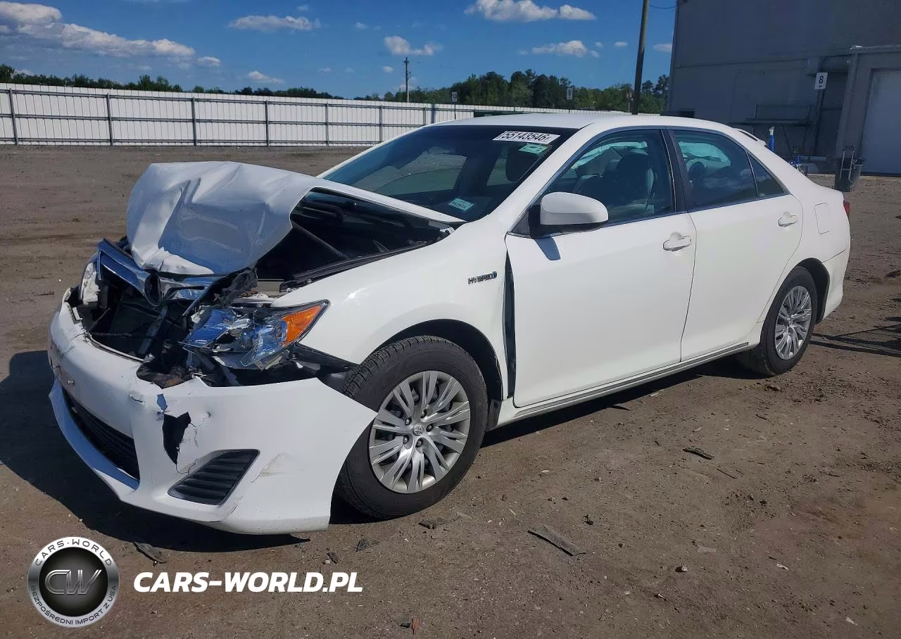 2014 Toyota Camry Hybrid Le – zdjęcie 1 z 12