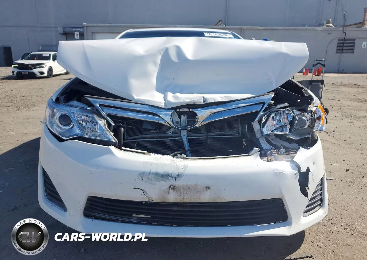 2014 Toyota Camry Hybrid Le VIN:4T1BD1FK1EU118551 - 5