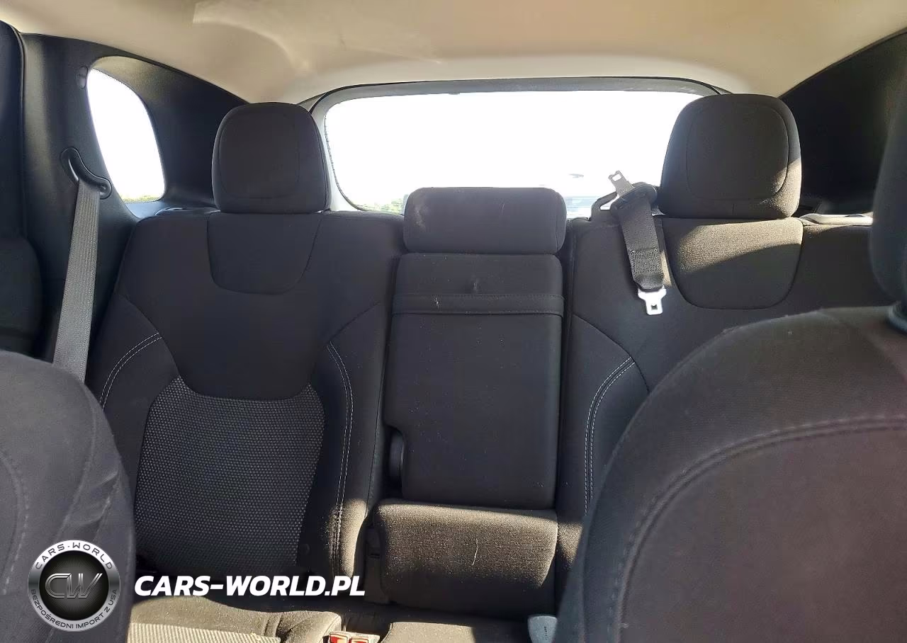 2019 Jeep Cherokee Latitude VIN:1C4PJLCB5KD327502 - 10