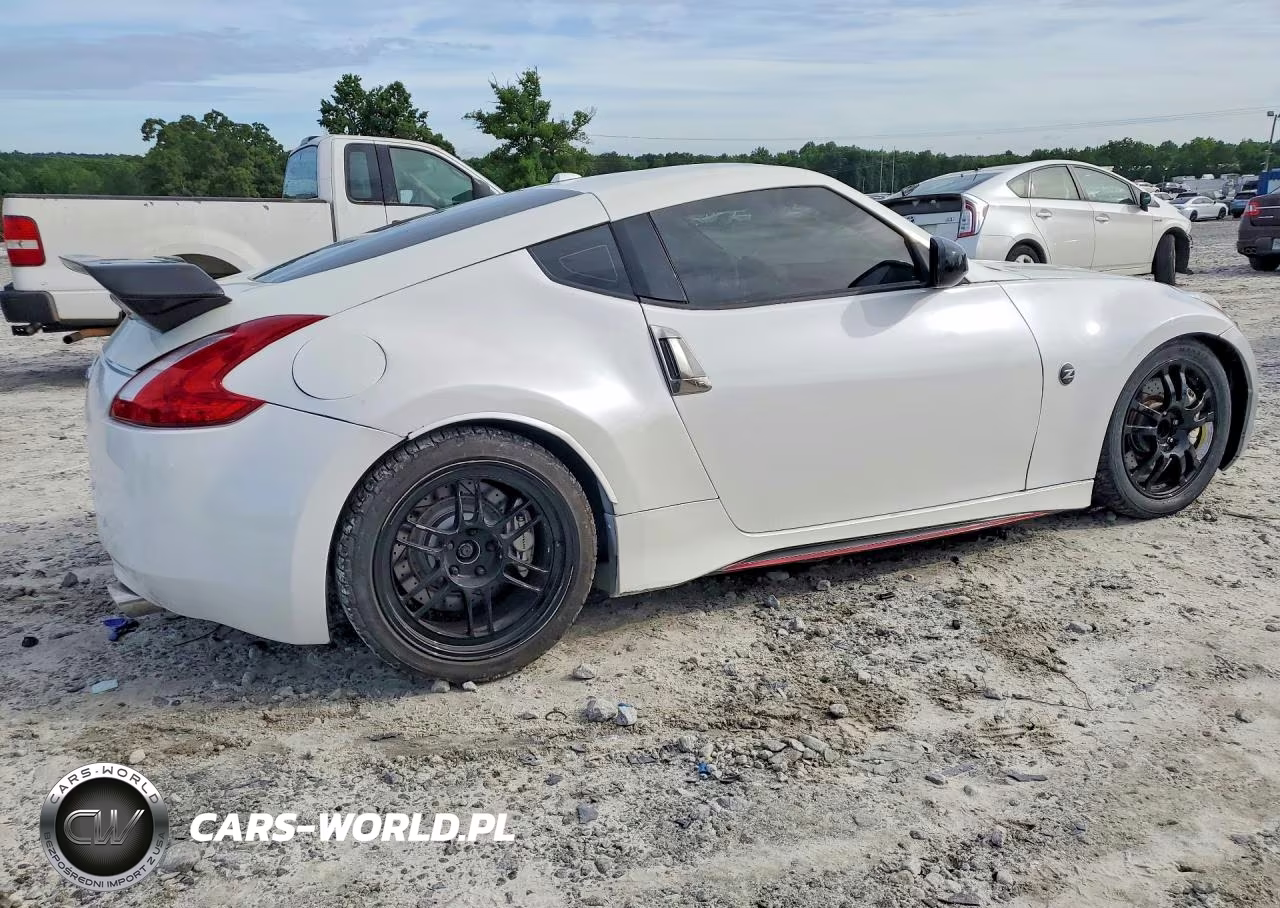 2018 Nissan 370Z Base VIN:JN1AZ4EH9JM570494 - 3