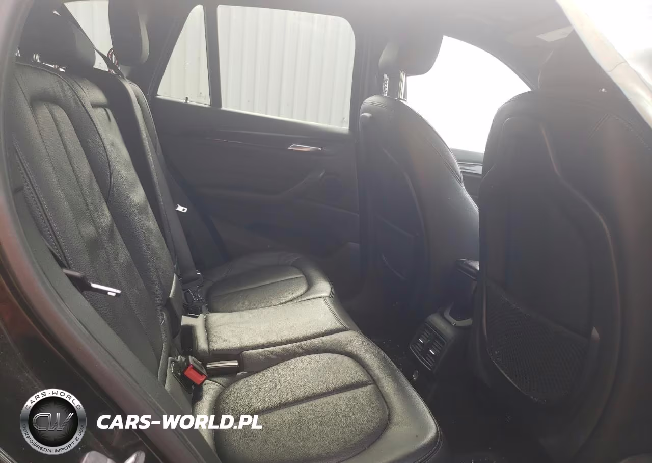 2018 BMW X1 xDrive28I VIN:WBXHT3C34J5L30278 - 10