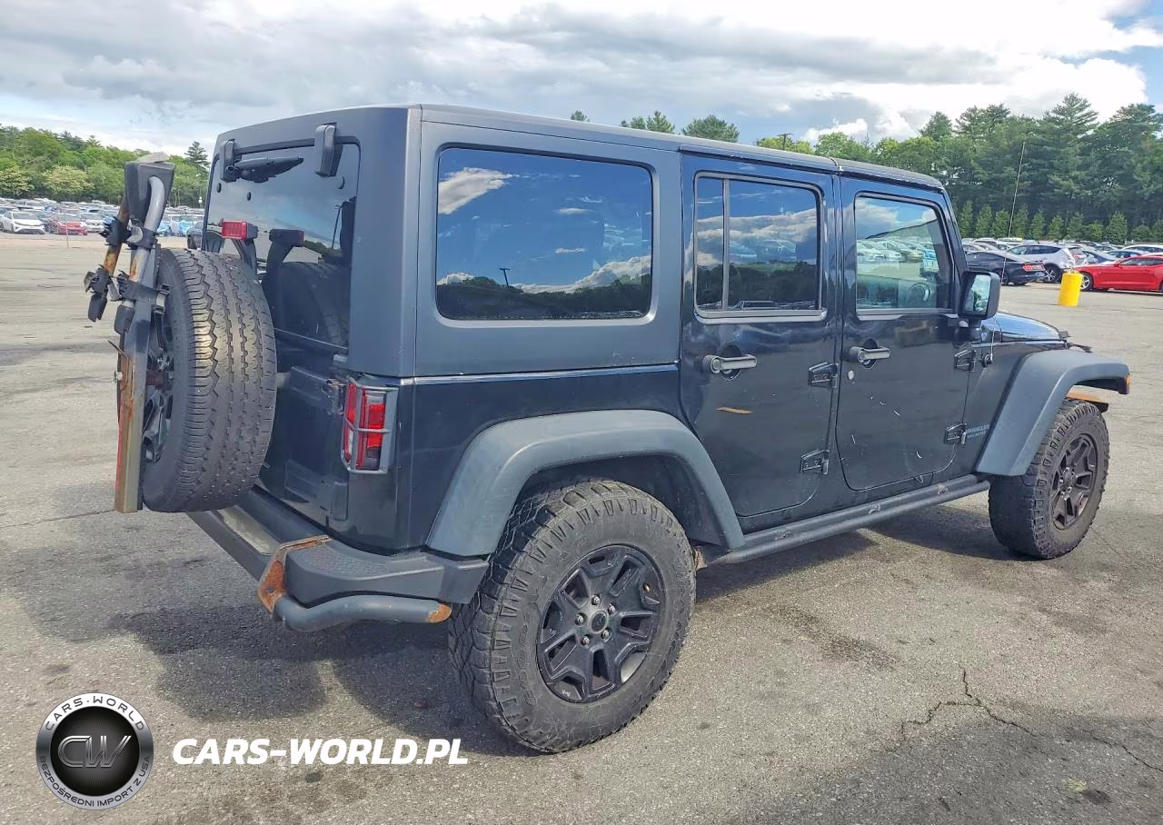 2013 Jeep Wrangler Unlimited Sahara VIN:1C4BJWEG0DL601136 - 3
