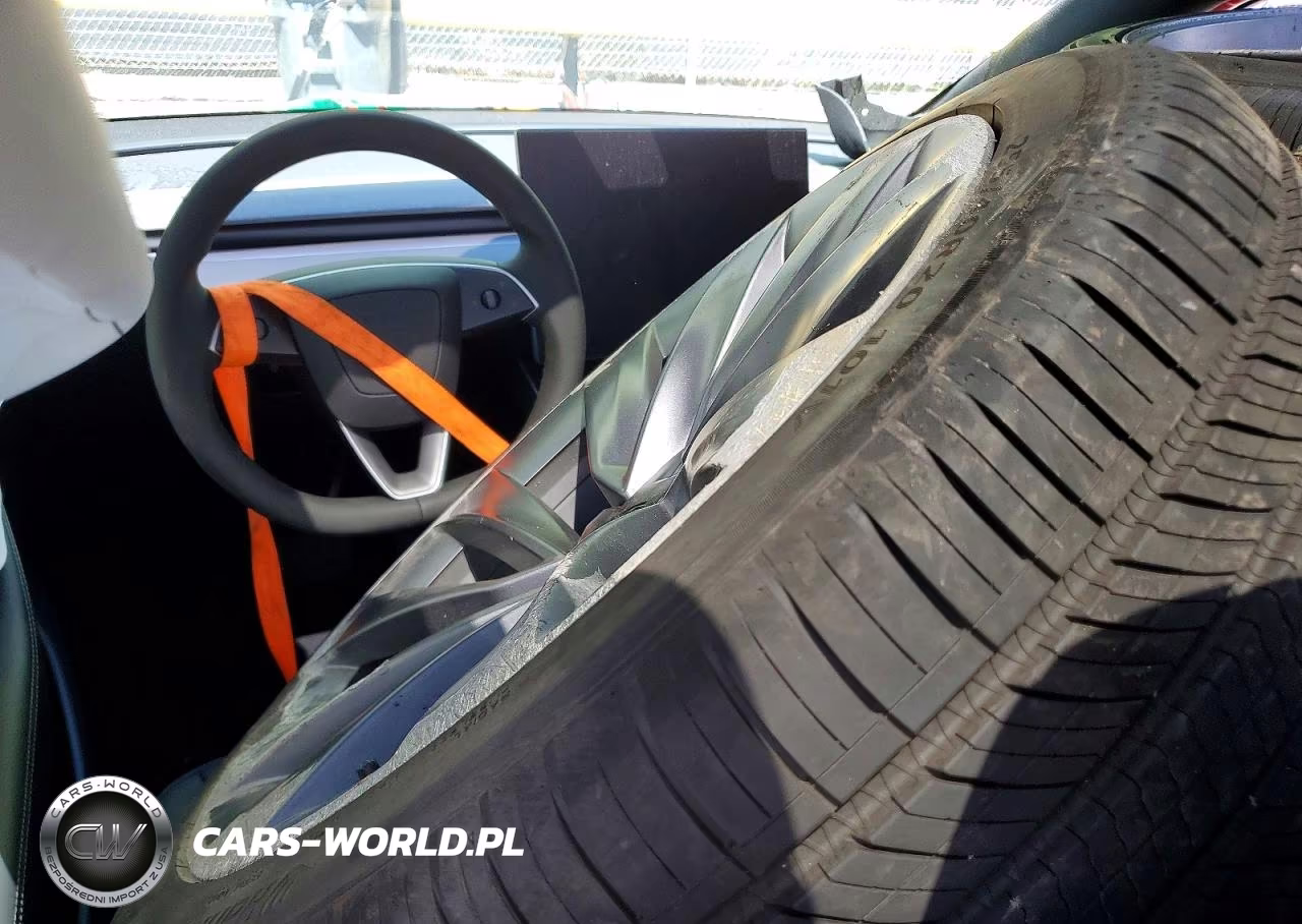2026 Tesla Model Y VIN:7SAYGDED8TF622842 - 8