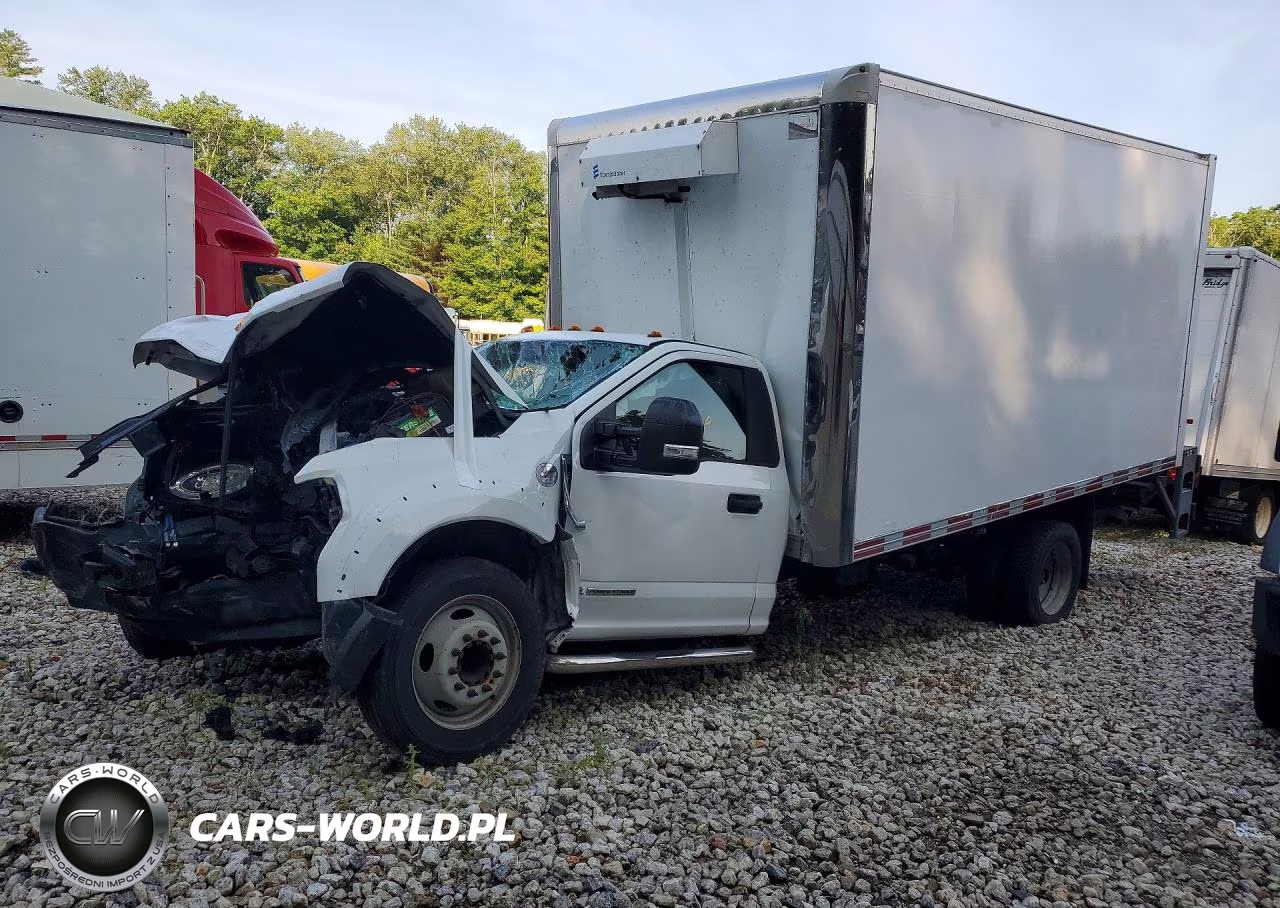 2017 Ford F550 Super Duty Box Truck