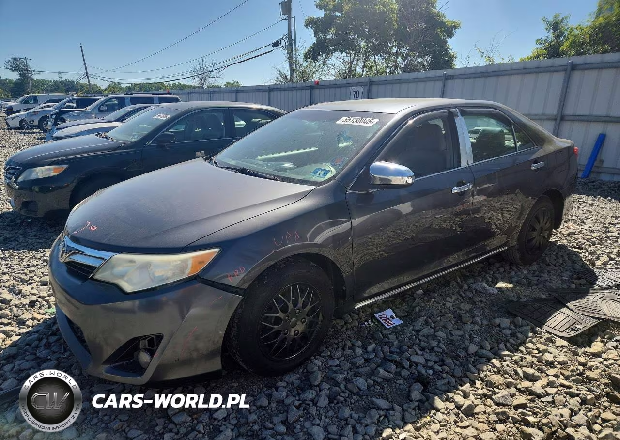 2012 Toyota Camry Le – zdjęcie 1 z 13