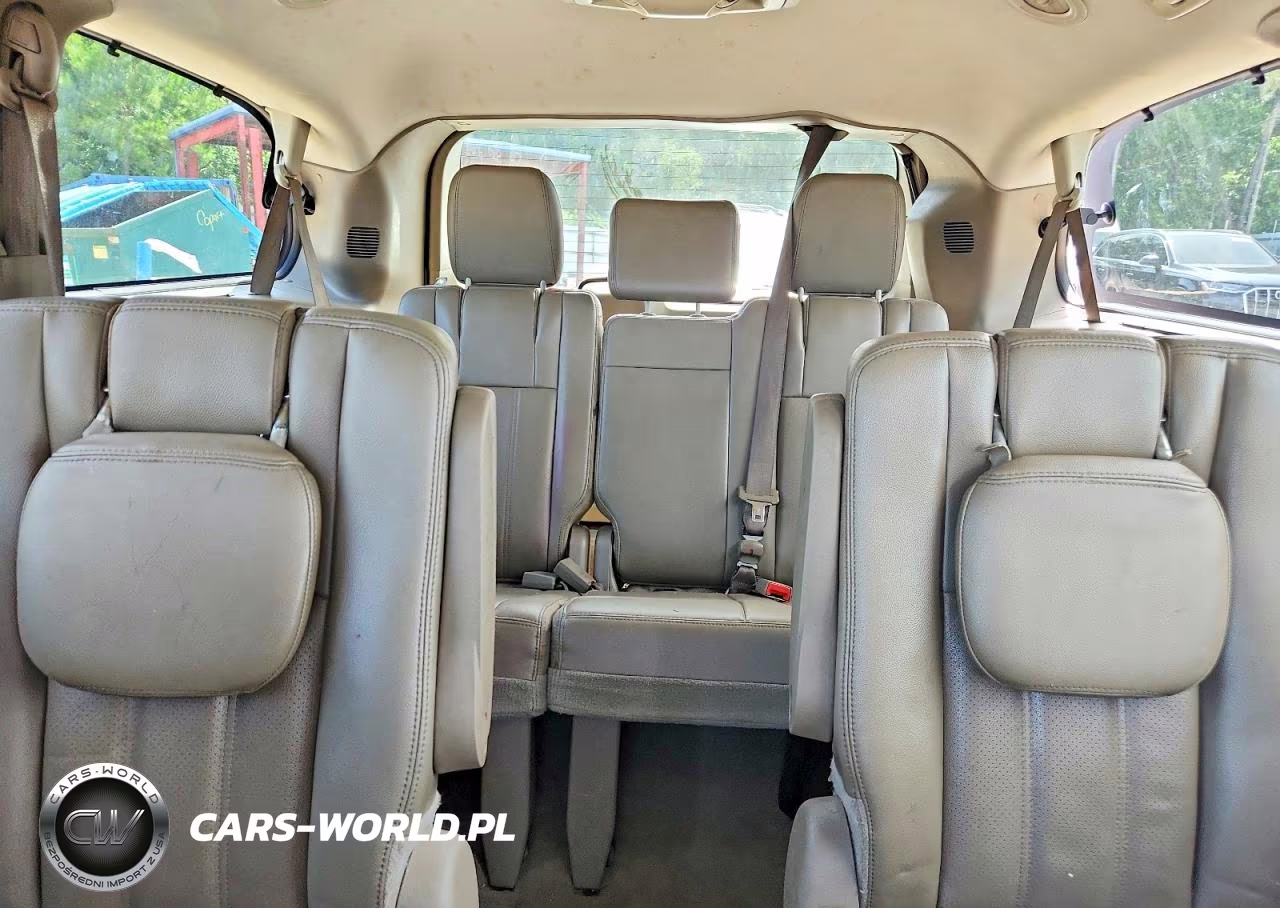 2013 Chrysler Town & Country Touring L VIN:2C4RC1CG4DR708924 - 10
