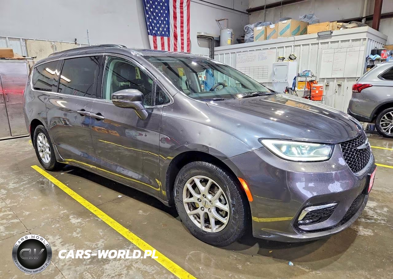 2022 Chrysler Pacifica Touring L VIN:2C4RC1BG8NR194451 - 4