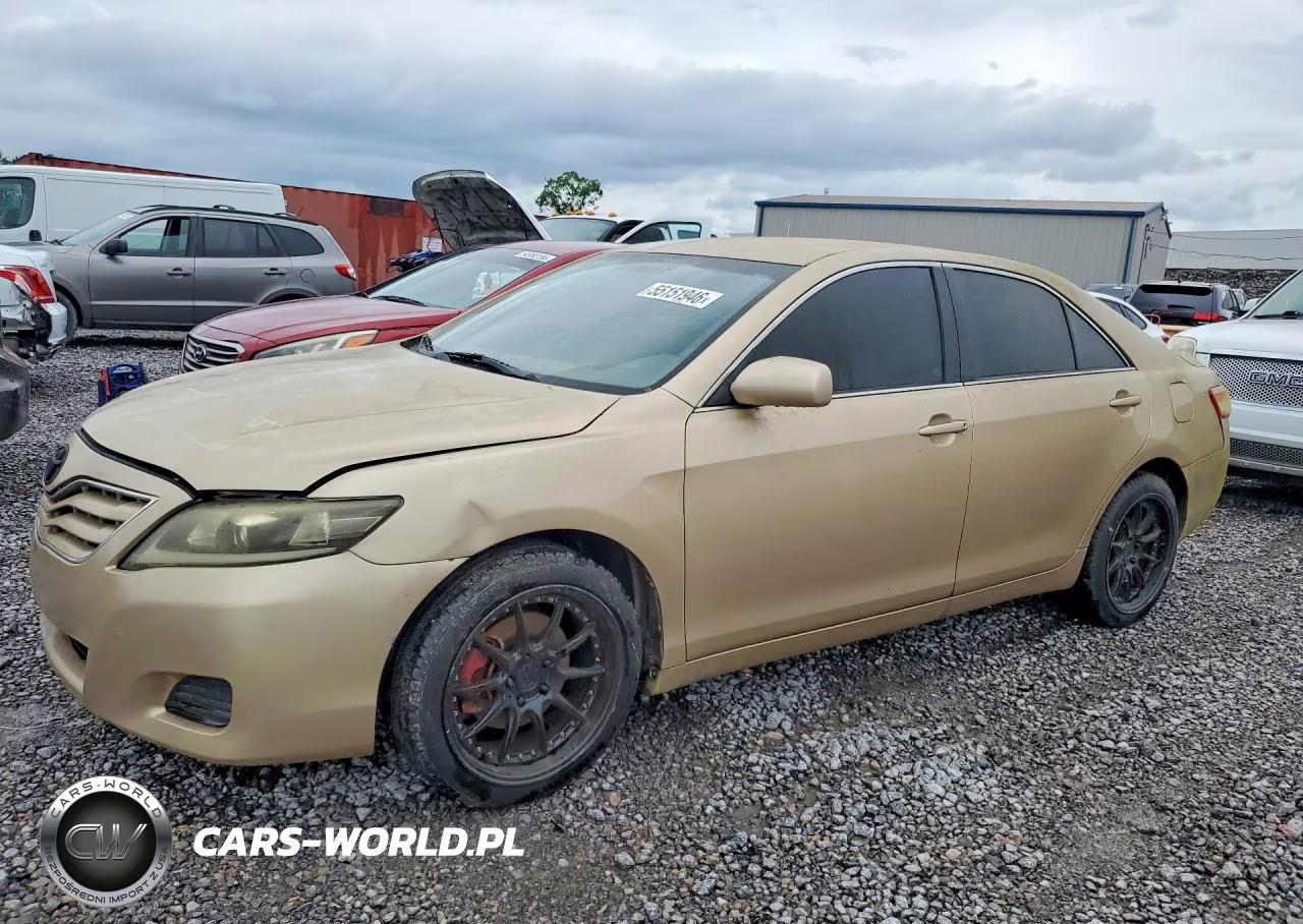 2010 Toyota Camry Le – zdjęcie 1 z 12