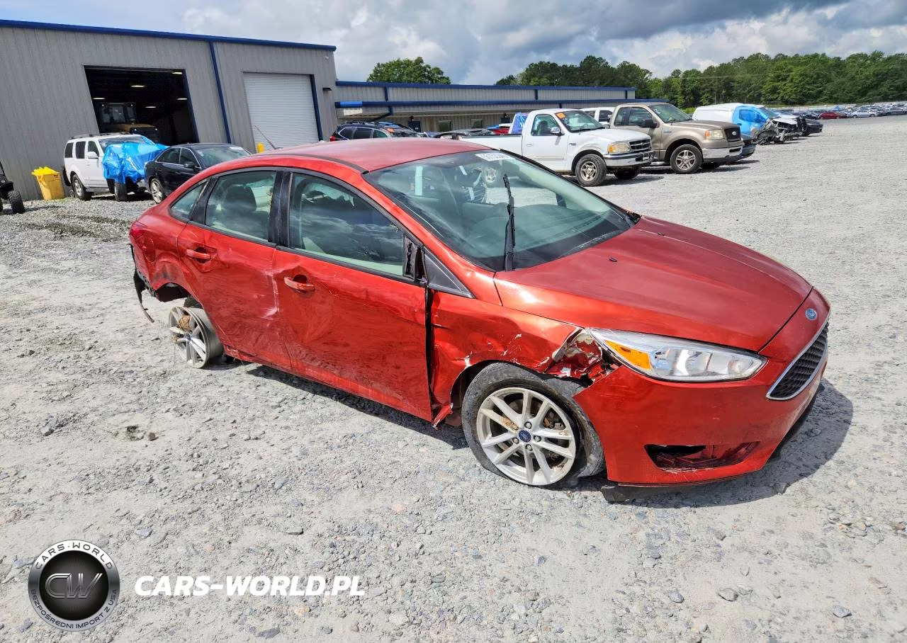 2018 Ford Focus Se VIN:1FADP3F21JL252773 - 4