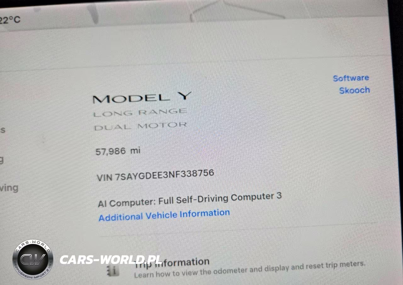 2022 Tesla Model Y VIN:7SAYGDEE3NF338756 - 9