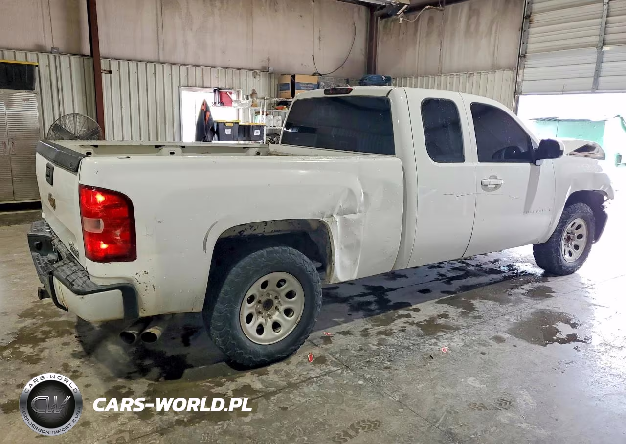 2008 Chevrolet Silverado C1500 VIN:1GCEC19J18Z103580 - 3