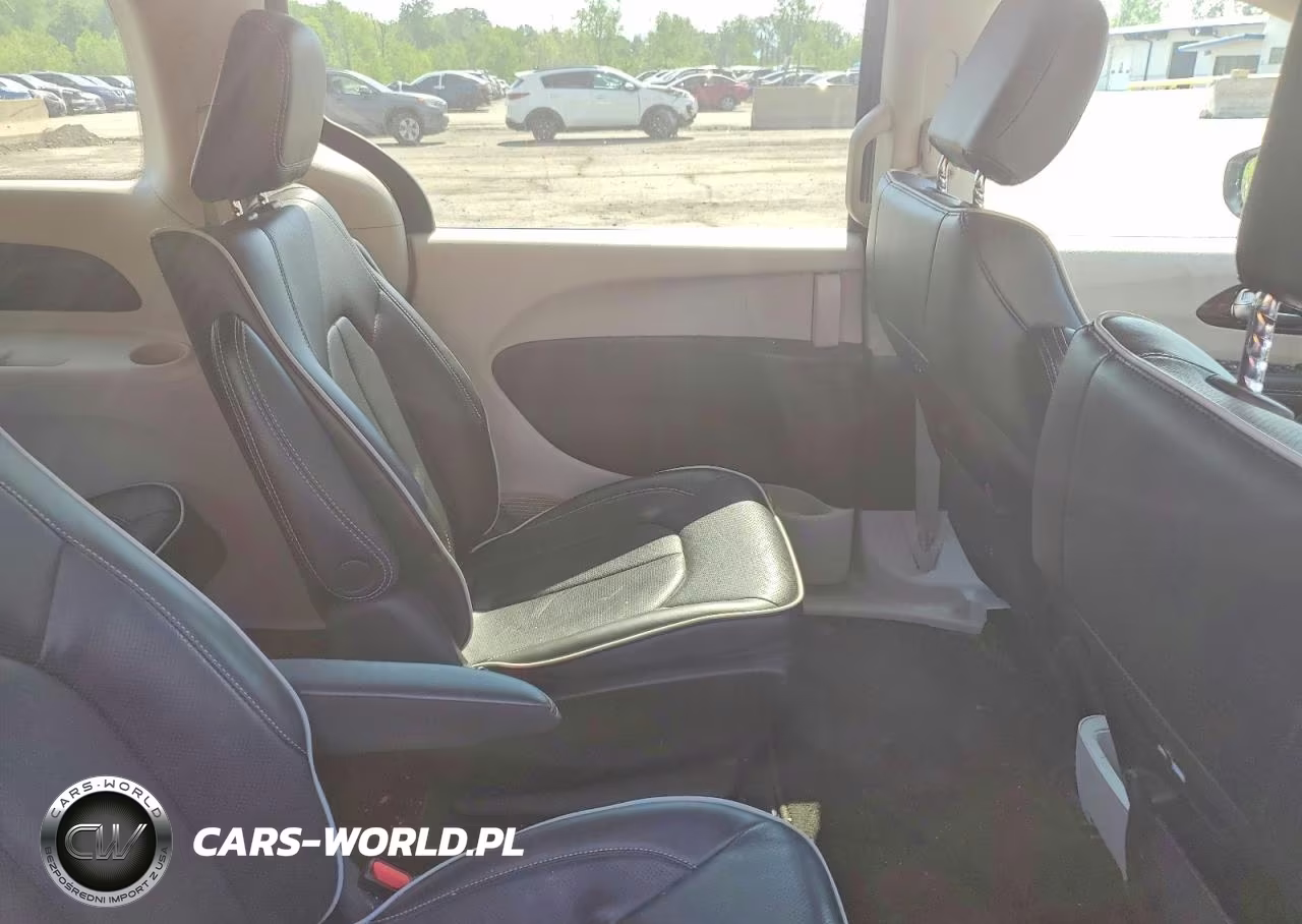 2023 Chrysler Pacifica Hybrid Limited VIN:2C4RC1S74PR569609 - 11