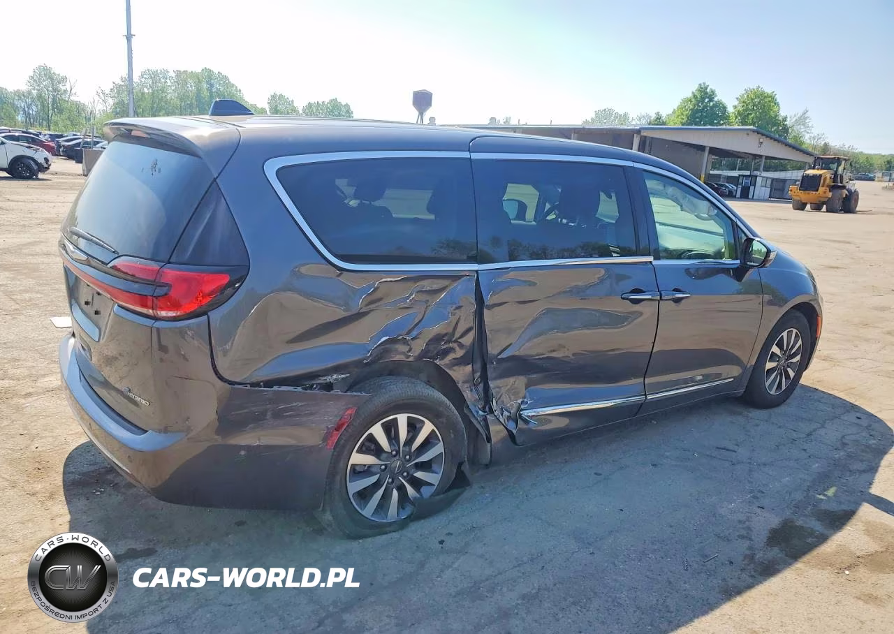 2023 Chrysler Pacifica Hybrid Limited VIN:2C4RC1S74PR569609 - 3