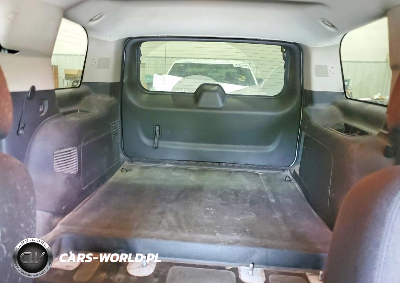 2011 Chevrolet Tahoe VIN:1GNSK2E01BR136716 - 10