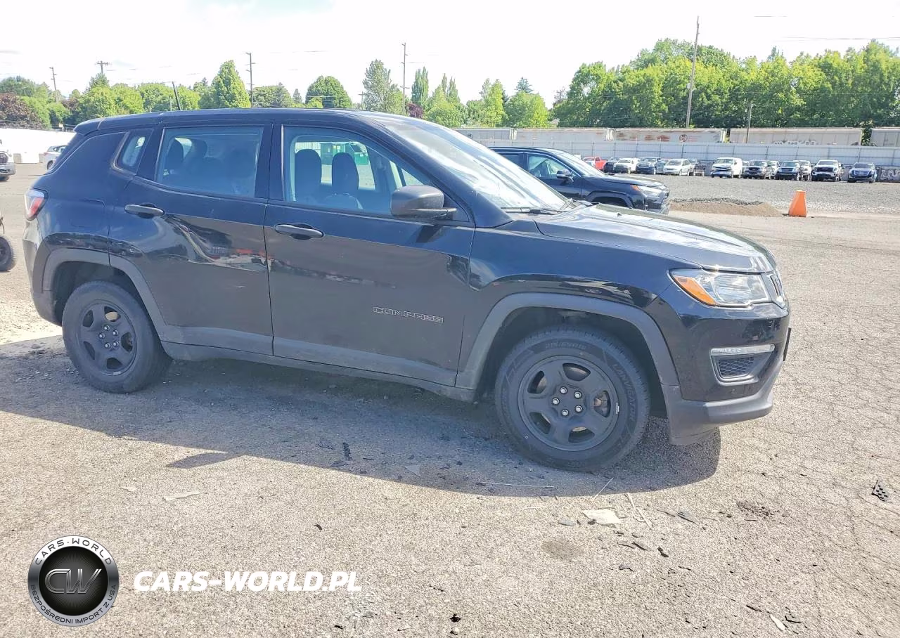 2018 Jeep Compass Sport VIN:3C4NJCABXJT318720 - 4
