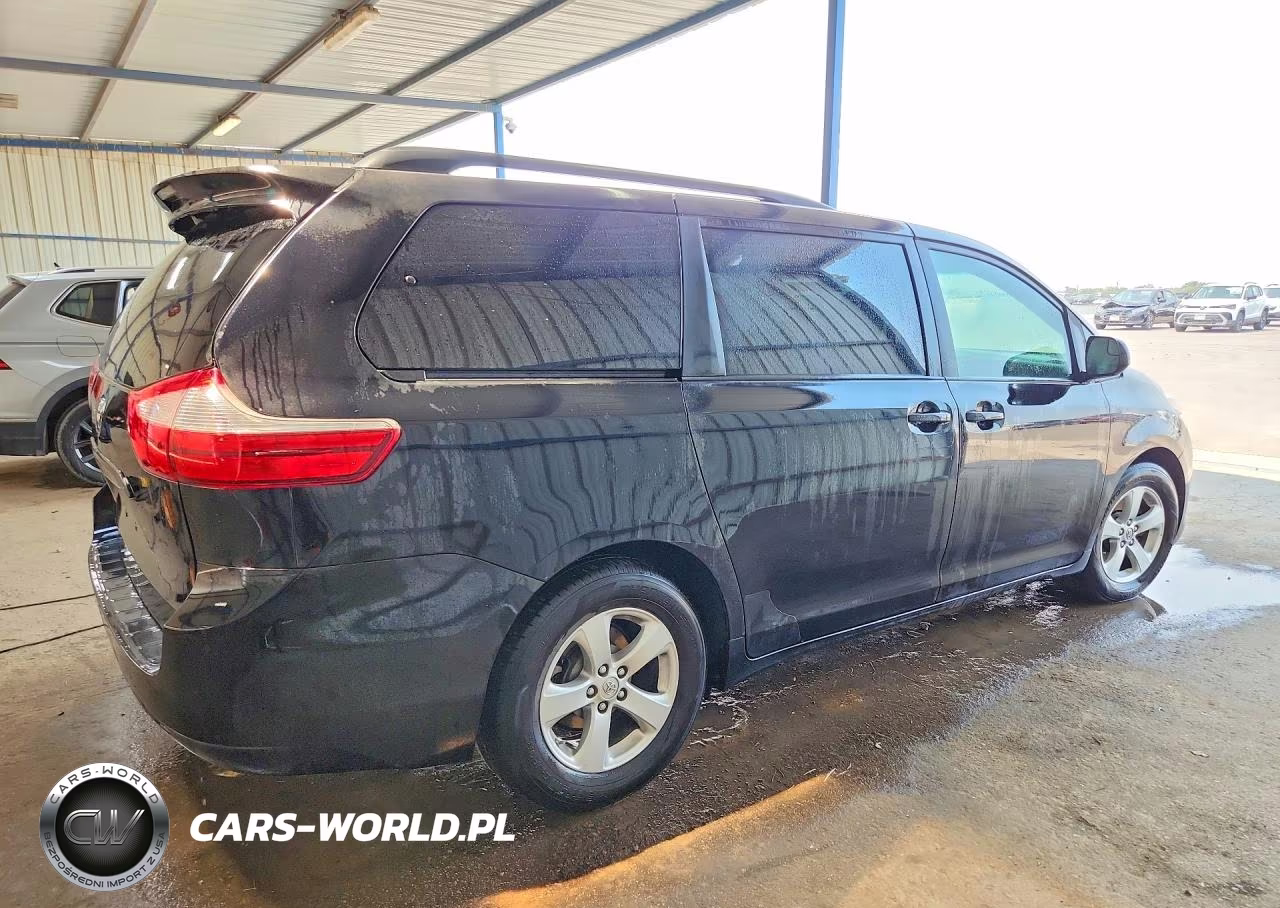 2017 Toyota Sienna Le VIN:5TDKZ3DC9HS844468 - 3