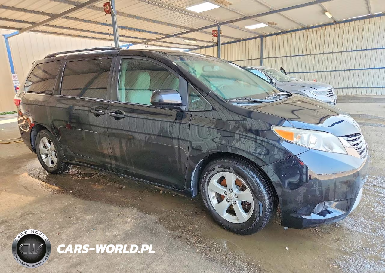 2017 Toyota Sienna Le VIN:5TDKZ3DC9HS844468 - 4
