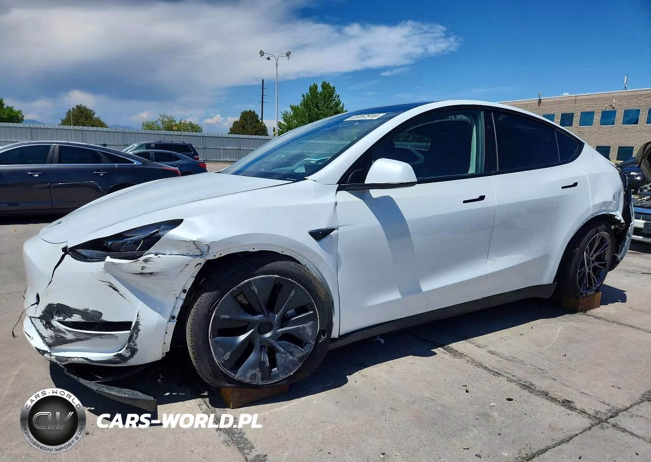 2024 Tesla Model Y – zdjęcie 1 z 13