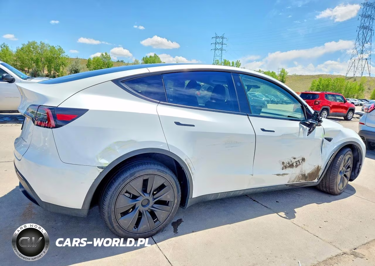 2024 Tesla Model Y VIN:7SAYGDEE5RA332721 - 3