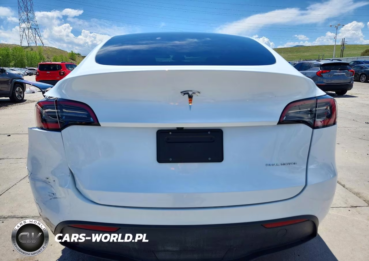 2024 Tesla Model Y VIN:7SAYGDEE5RA332721 - 6