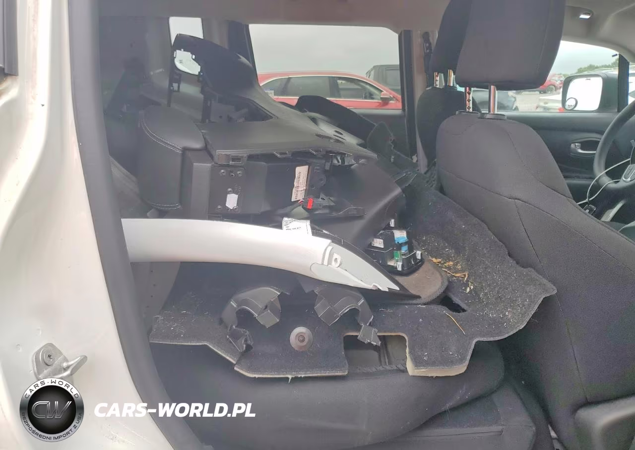 2023 Jeep Renegade Latitude VIN:ZACNJDB14PPP39986 - 10