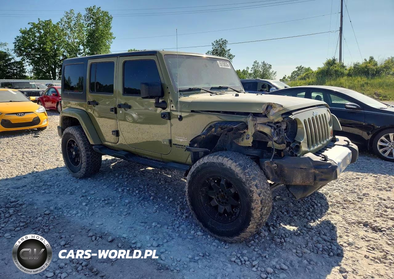 2013 Jeep Wrangler Unlimited Sahara VIN:1C4BJWEG0DL665631 - 4