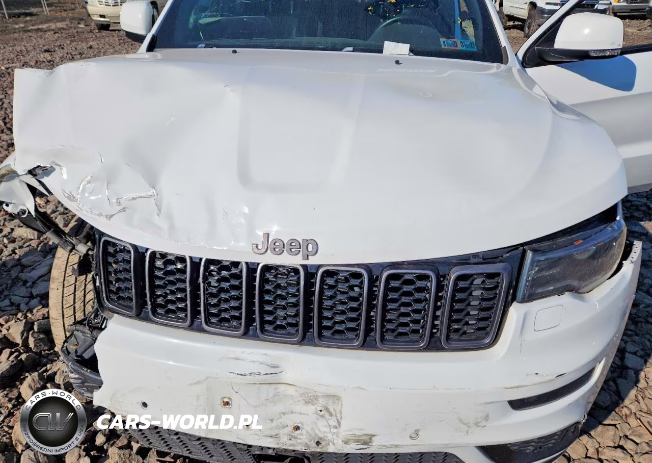 2018 Jeep Grand Cherokee Overland VIN:1C4RJFCG2JC230557 - 12