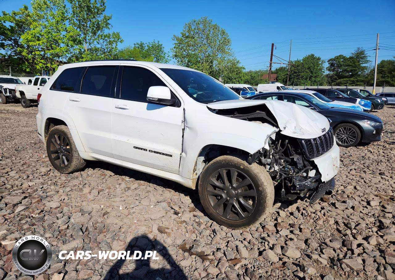 2018 Jeep Grand Cherokee Overland VIN:1C4RJFCG2JC230557 - 4