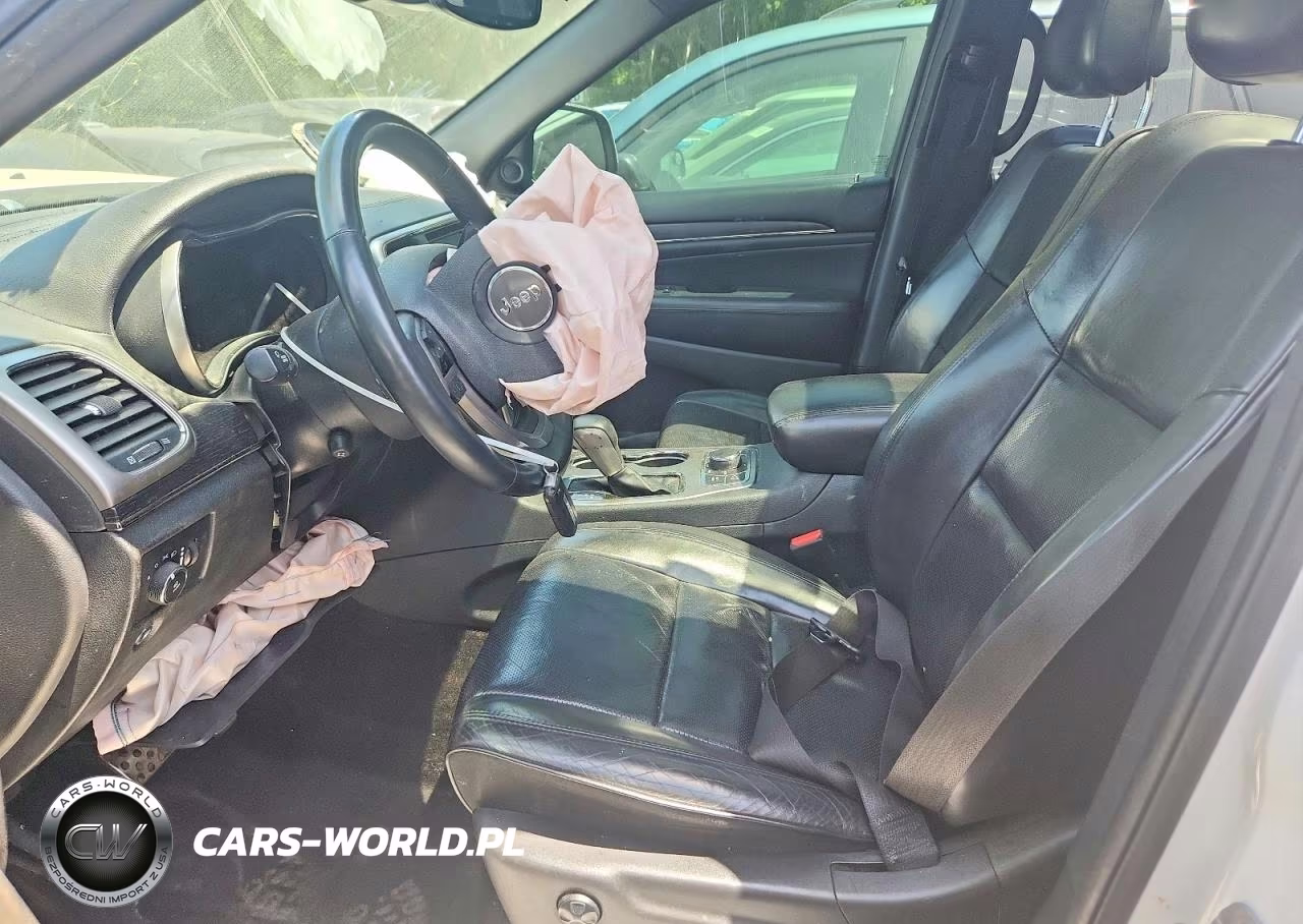 2018 Jeep Grand Cherokee Overland VIN:1C4RJFCG2JC230557 - 7