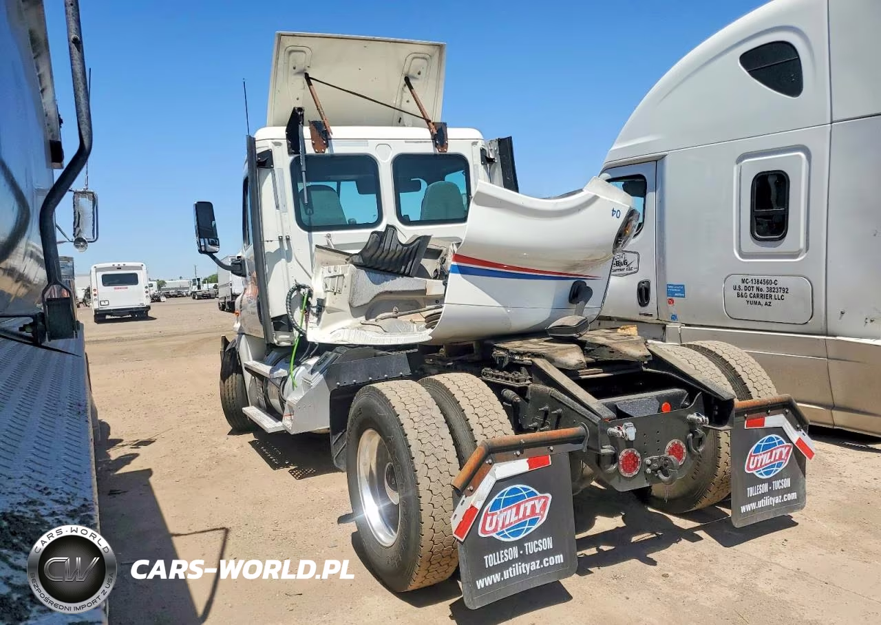 2017 Freightliner Cascadia 125 Semi Truck VIN:1FUBGDDV7HLJD0924 - 3