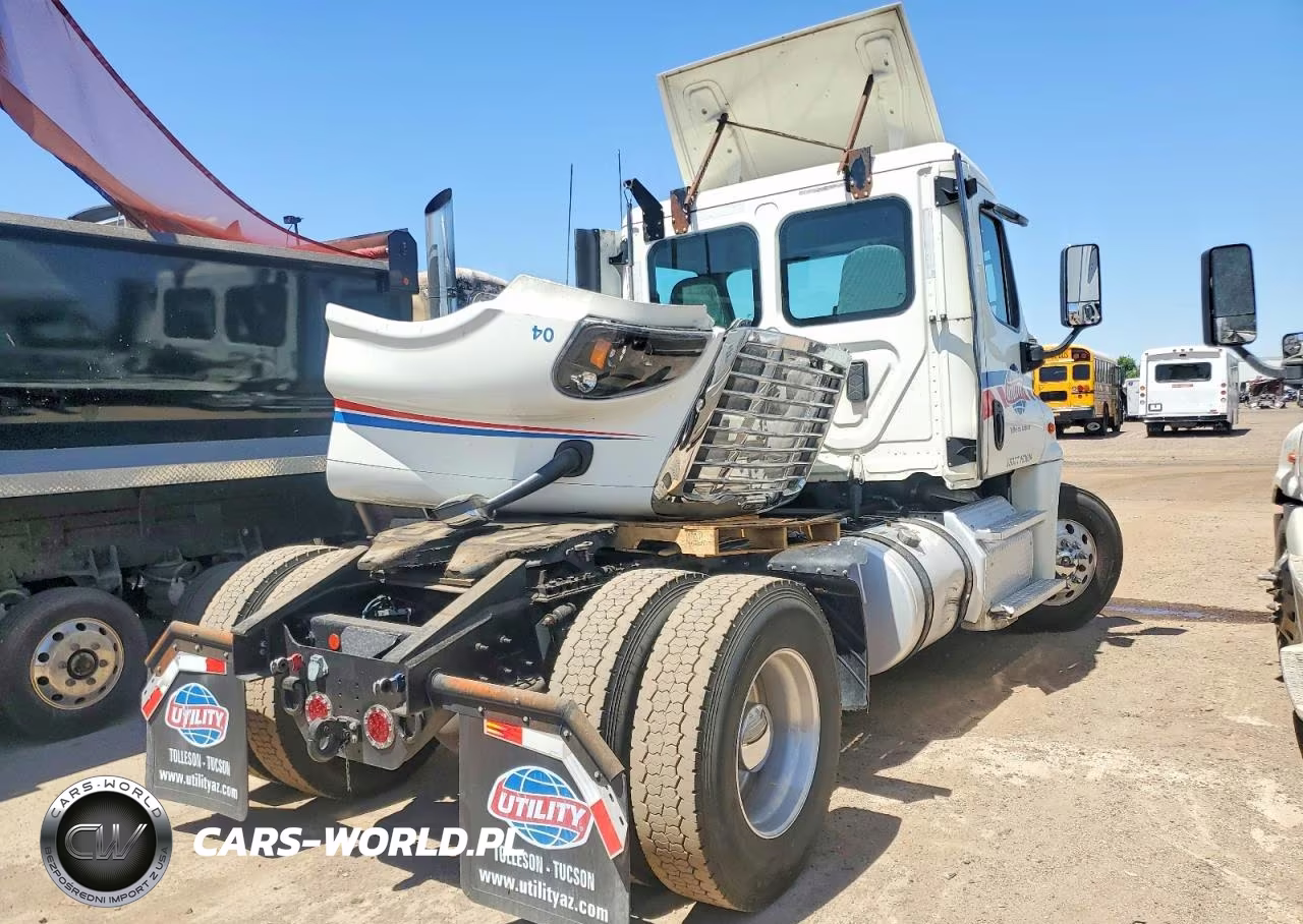 2017 Freightliner Cascadia 125 Semi Truck VIN:1FUBGDDV7HLJD0924 - 4