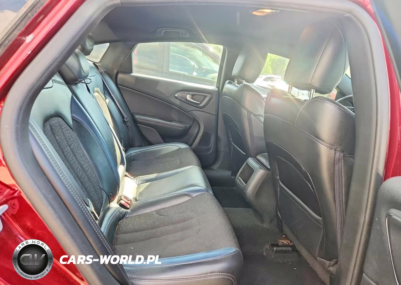 2015 Chrysler 200 S VIN:1C3CCCBB7FN613138 - 10