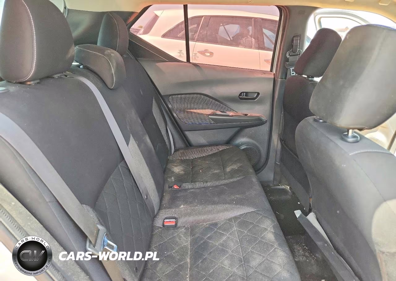2019 Nissan Kicks S VIN:3N1CP5CU8KL533856 - 10