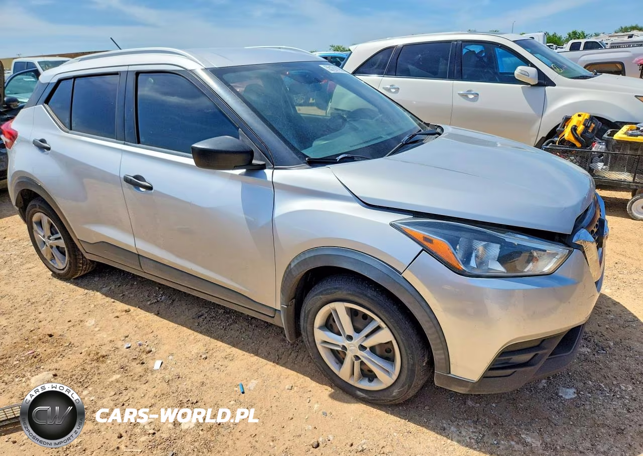 2019 Nissan Kicks S VIN:3N1CP5CU8KL533856 - 4