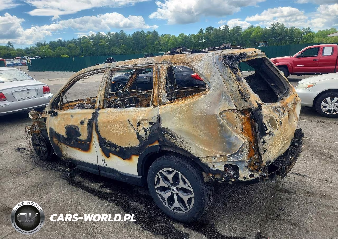 2019 Subaru Forester Premium VIN:JF2SKAGCXKH547372 - 2