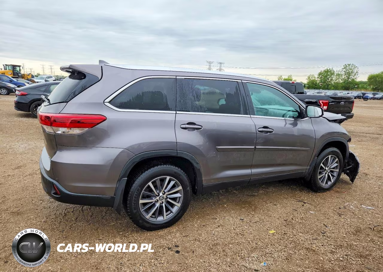 2019 Toyota Highlander Xle VIN:5TDJZRFH4KS588691 - 3