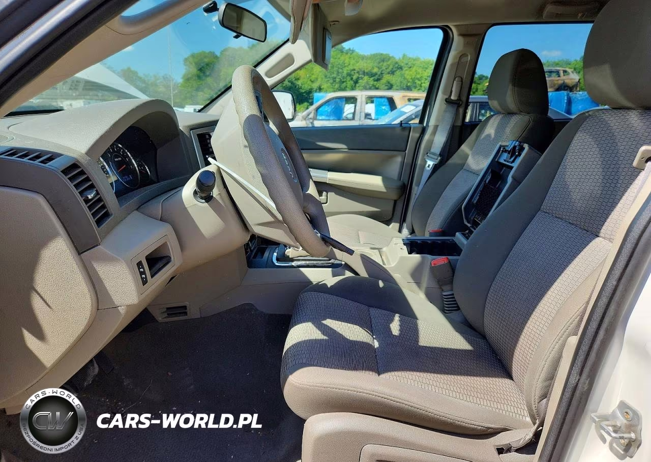 2008 Jeep Grand Cherokee Laredo VIN:1J8GR48K28C238100 - 7