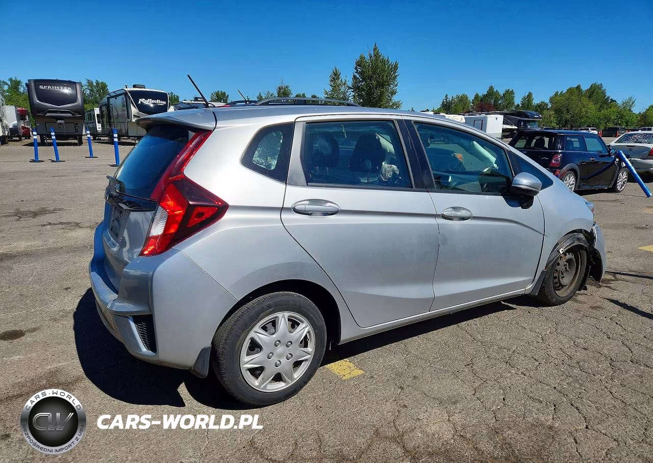2015 Honda Fit Lx VIN:3HGGK5G57FM753829 - 3