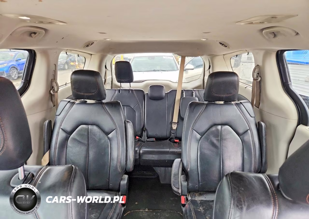 2018 Chrysler Pacifica Touring L VIN:2C4RC1BG9JR119901 - 10