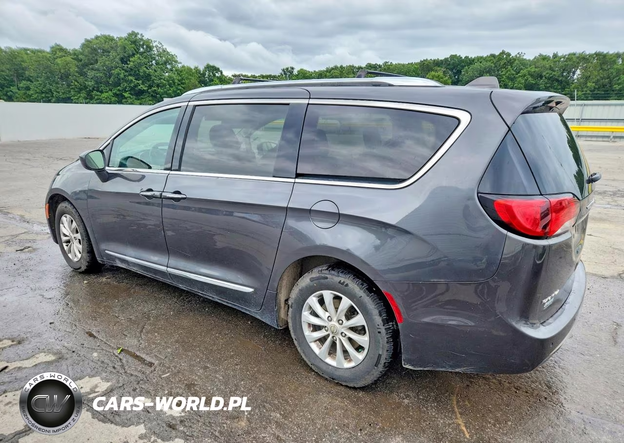 2018 Chrysler Pacifica Touring L VIN:2C4RC1BG9JR119901 - 2